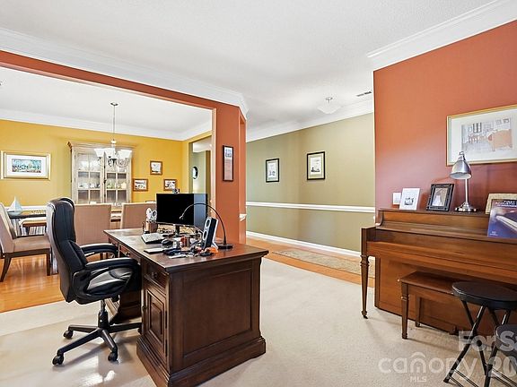 5th image of 1406 Lockhart Pl NW