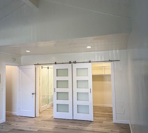 3rd image of 1922 Curtis Ave #1