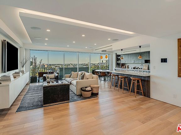 2nd image of 818 N Doheny Dr APT 1204