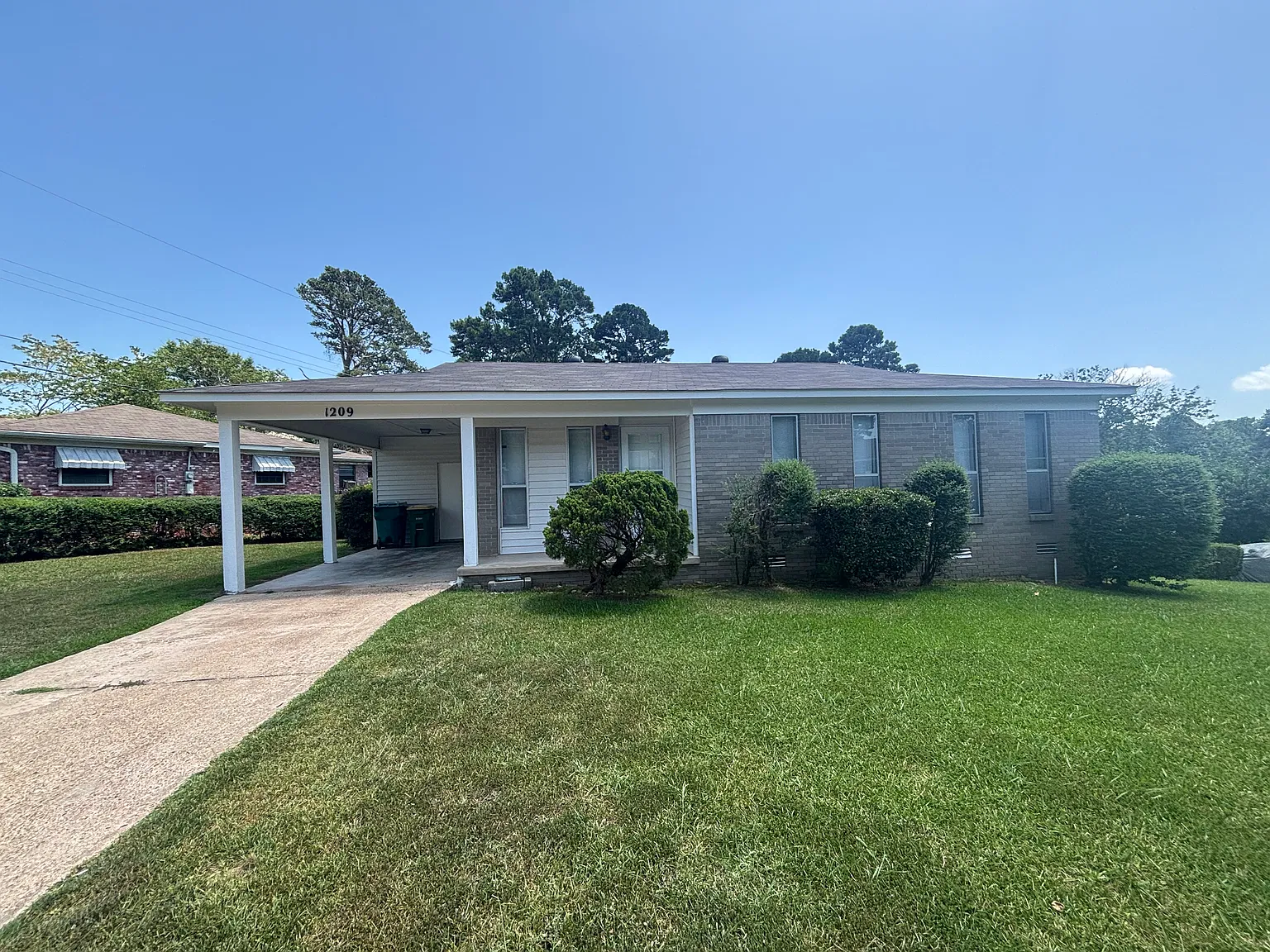 3 bed, 1.5 bath, 1000 sqft, $1,350 — Photo 1