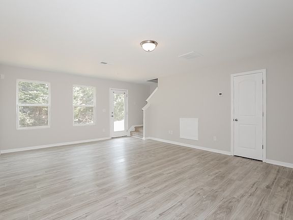 5th image of 2108 NE Belmont Cir