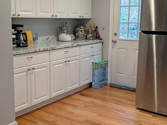 4th image of 690 Northfield Rd