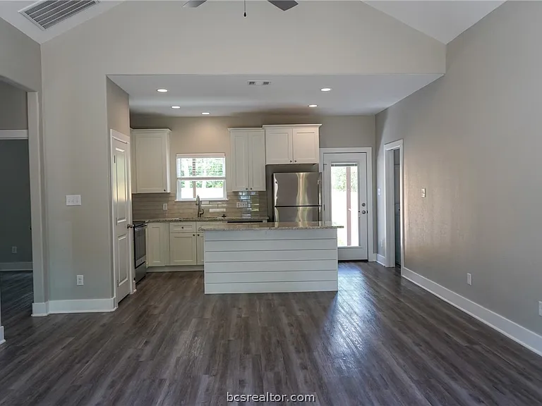 6475 FM 244 — Photo 2