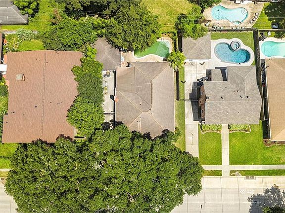 4th image of 5220 Macarthur Blvd