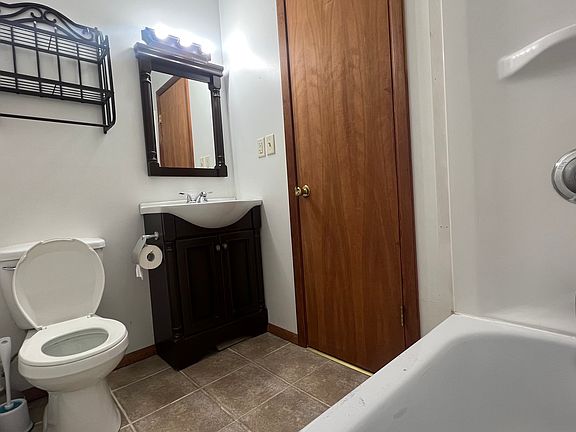 4th image of 214 Lake St #6