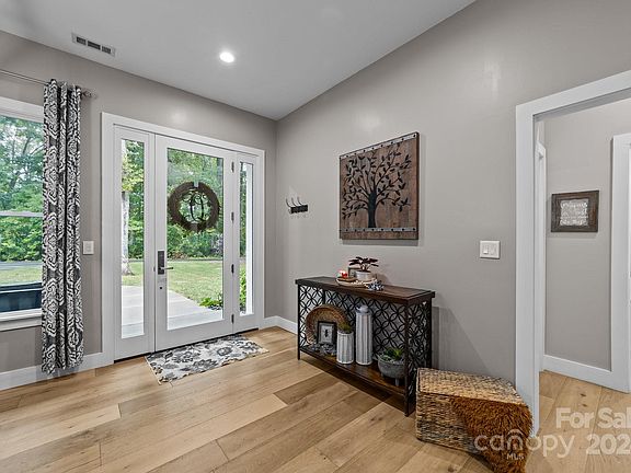 4th image of 7342 Milan Dr