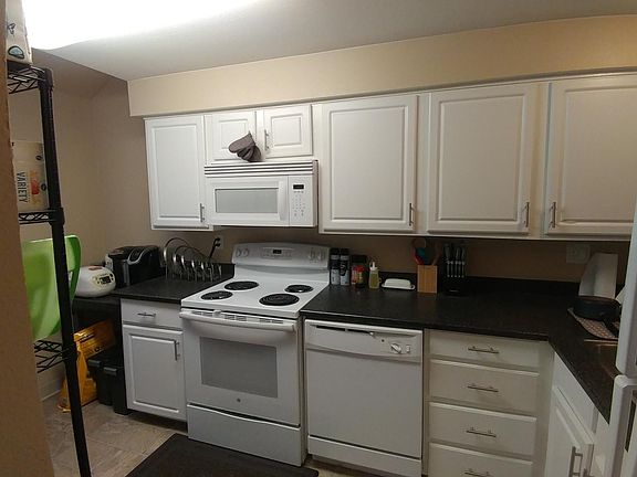 Kitchen (downstairs)