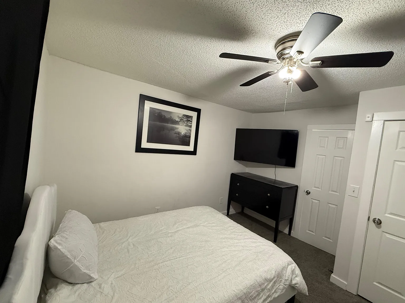 3 bed, 2.0 bath, 1000 sqft, $944 — Photo 2