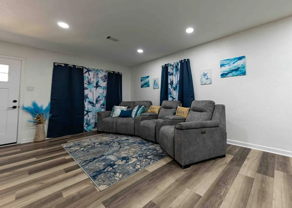 496 Gay Ave