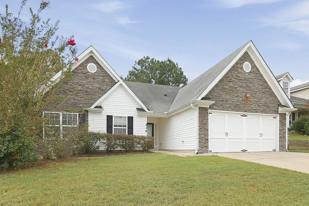 3 bed, 2.0 bath, 1576 sqft, $1,790 — Photo 2