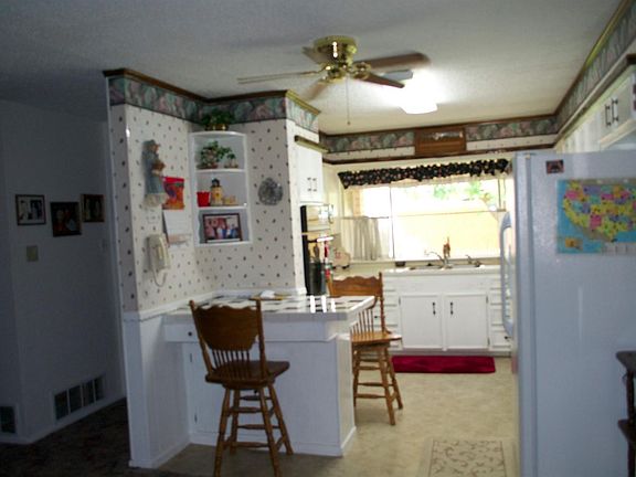 4th image of 8006 Brentwood Ave