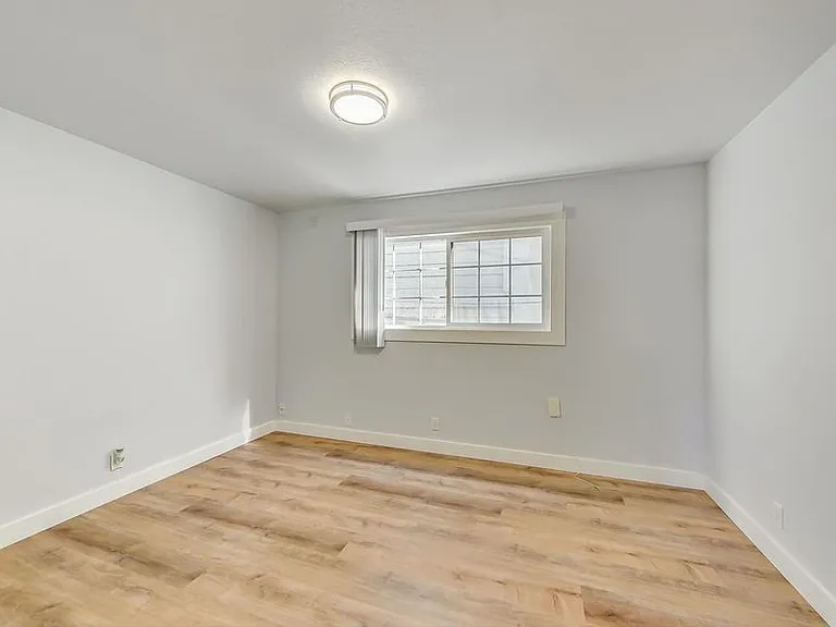 678 37th St #2 — Photo 9