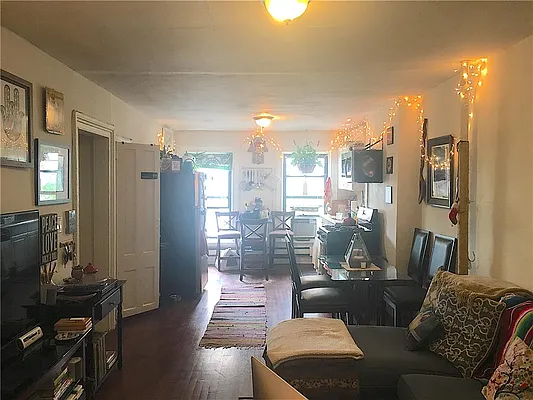 Rented by R New York | media 25