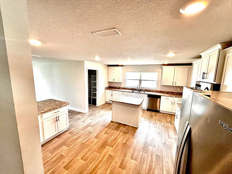 1399 SW Edinburgh Dr — Photo 6