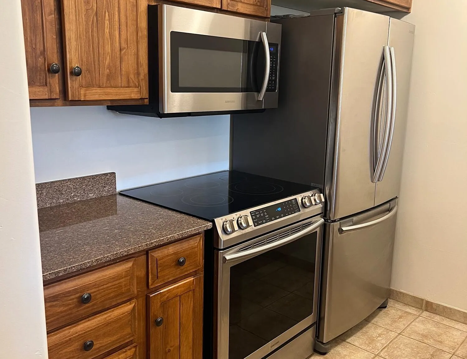 2 bed, 3.0 bath, 1970 sqft, $4,500 — Photo 3