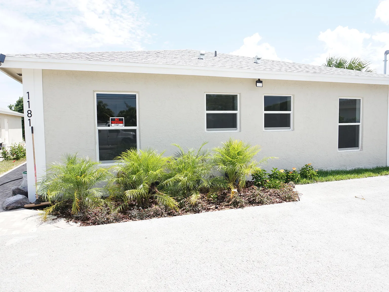 3 bed, 2.0 bath, 1100 sqft, $2,100 — Photo 2