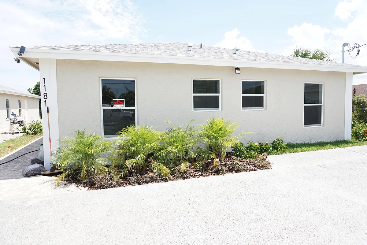 Building Photo - 1173 W 28th St #2