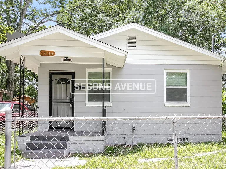 1934 Ella St — Photo 1