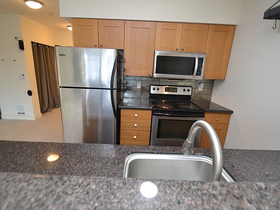 5th image of 1620 Belmont Ave Unit 524