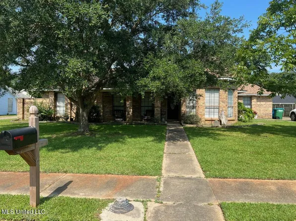 1306 Roswell St, Pascagoula, MS 39581