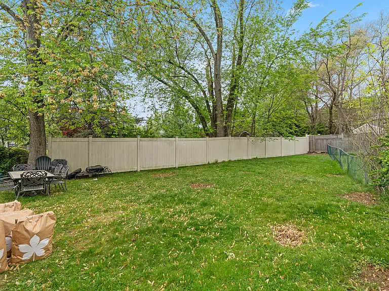 824 Pompton Ave — Photo 14