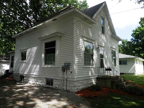 3rd image of 703 Sycamore St