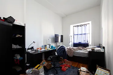 Rented by R New York