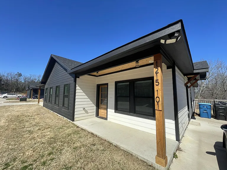 1215 Oak Dr #103 — Photo 11