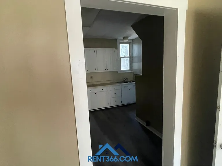 929 Center St #2 — Photo 5