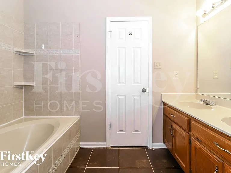 5672 Riverhead Ave — Photo 11