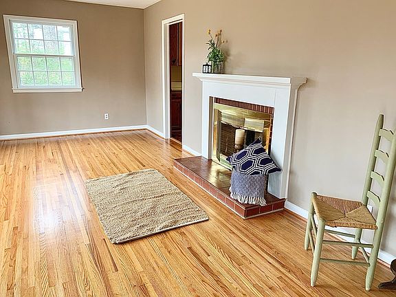4th image of 1003 Briarwood Ln