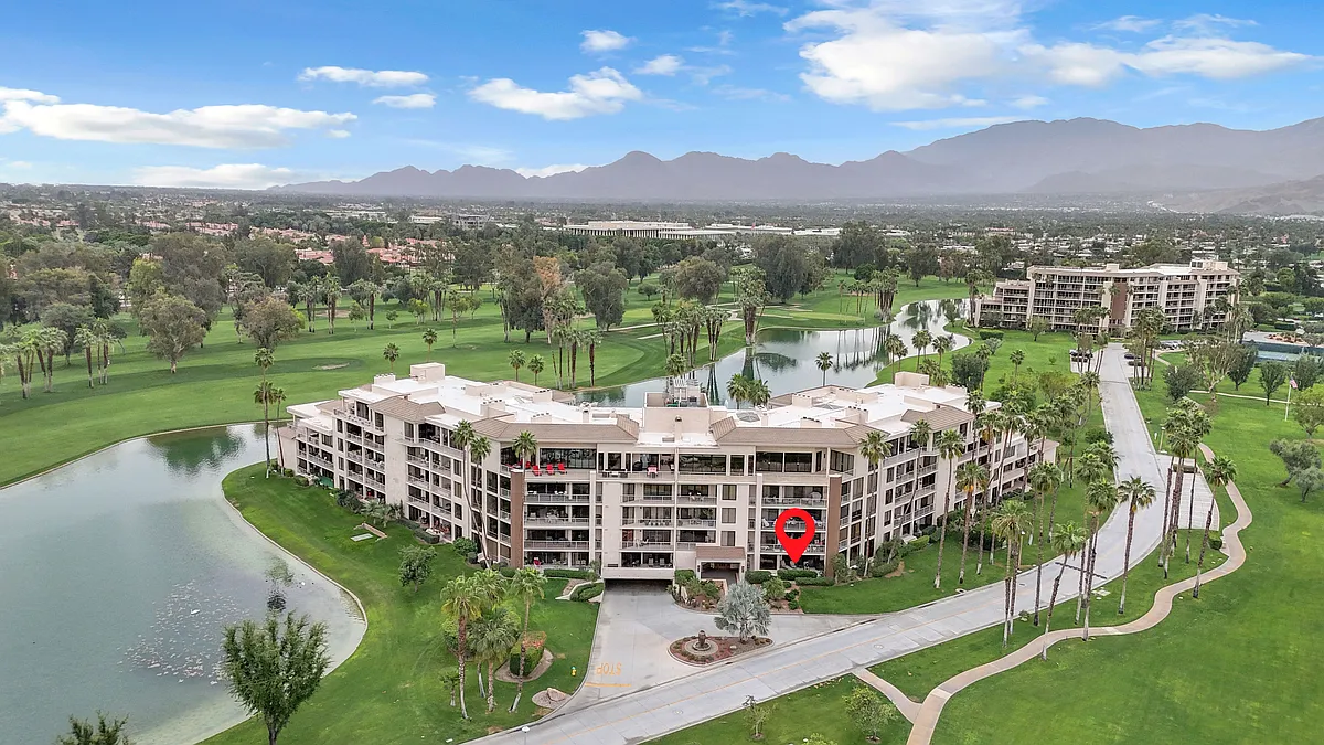 Building Photo - 910 Island Dr #112
