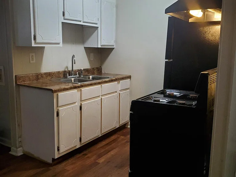 201 McRee St #5 — Photo 6