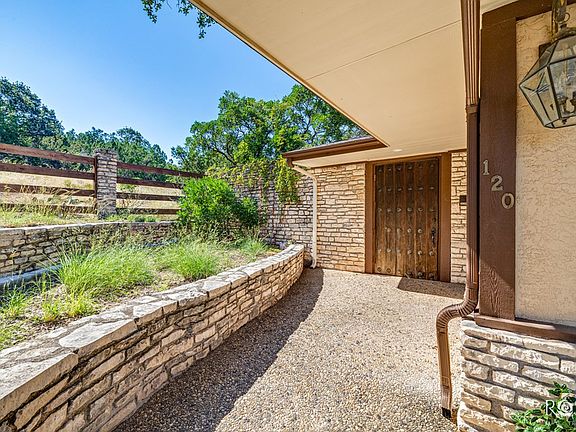 4th image of 120 Kings Ct