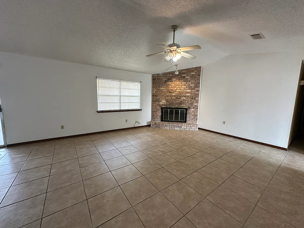 Building Photo - 2136 Pebble Beach Dr