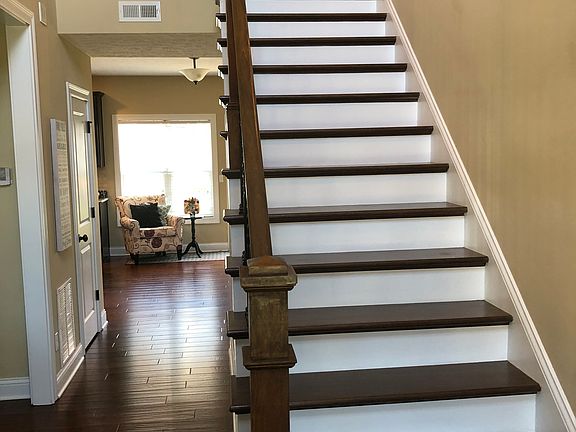 Front door staircase 