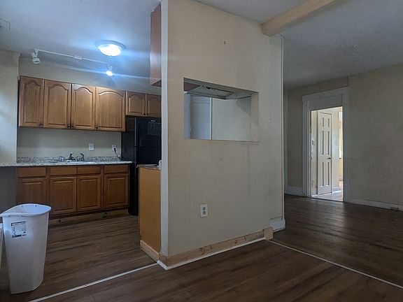5th image of 10 1/2 Vine St #10