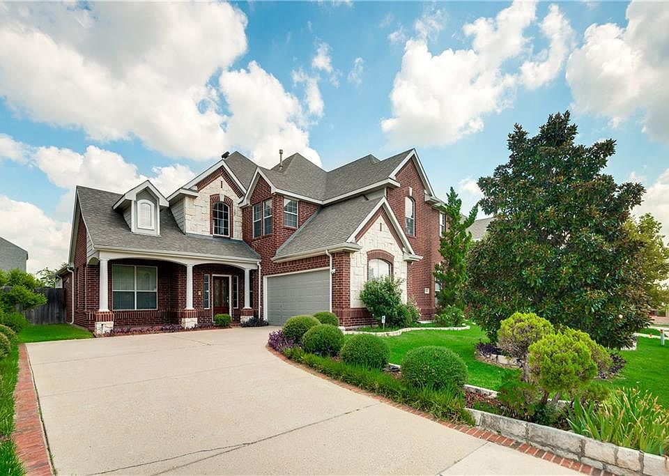 1st image of 664 Campolina Dr