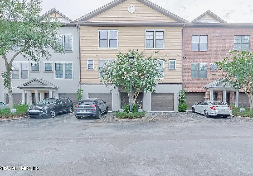 9823 Tapestry Park Cir