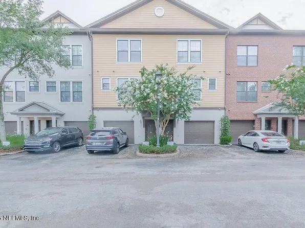 9823 Tapestry Park Cir, Jacksonville, FL 32246
