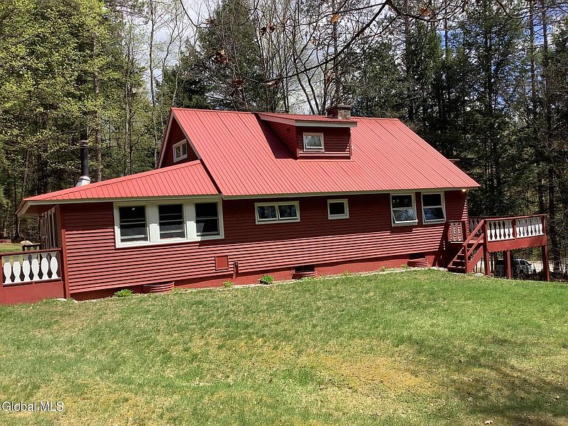 4th image of 527 Potter Brook Road