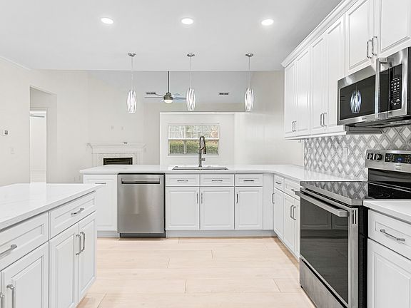 4th image of 3693 Davis Cup Dr