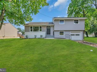 8 Walnut Dr, Burlington, NJ 08016