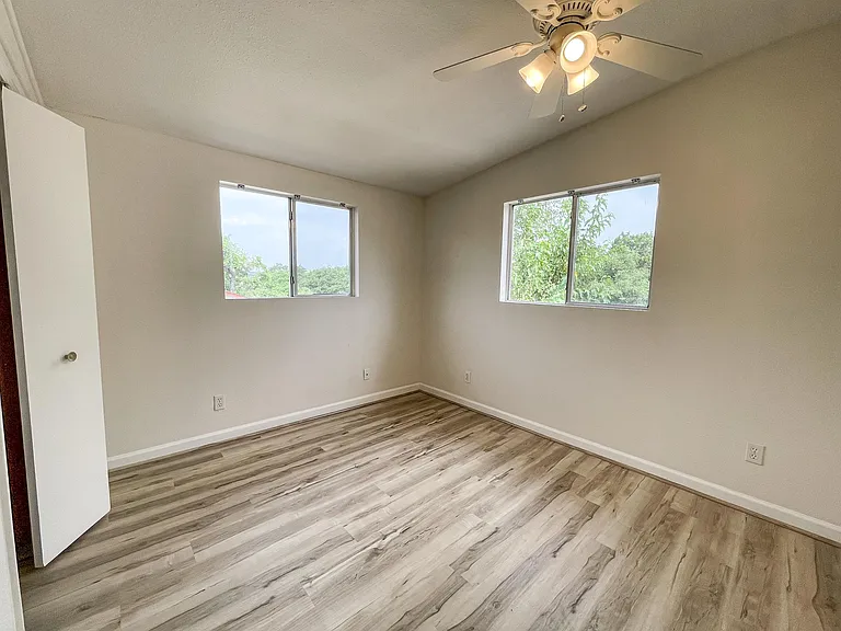 668 Creekside Dr — Photo 17