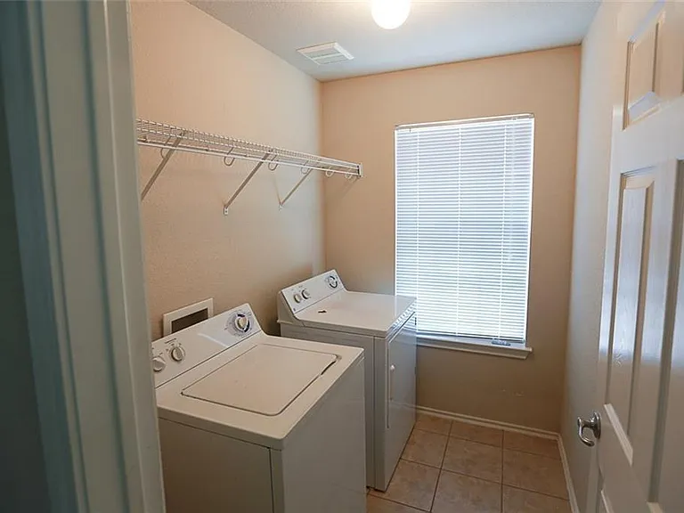 2107 Charlotte Estates Dr — Photo 16