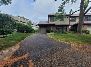 310 Partridge Ln, Wheeling, IL 60090