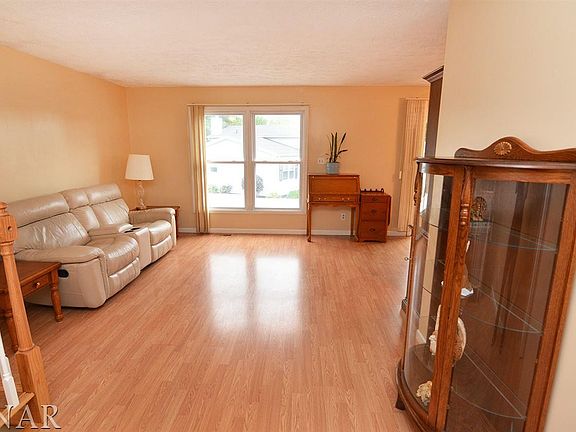 2nd image of 2101 Woodhavens Dr