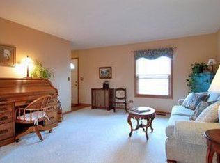 2055 University Dr, Naperville, IL 60565