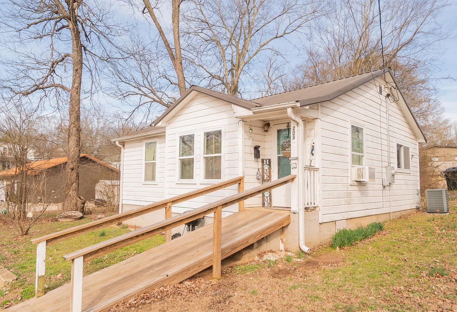 203 E Young St, Doniphan, MO 63935 Zillow