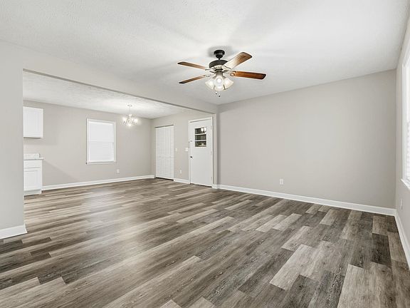 4th image of 902 Forest Loop Rd.